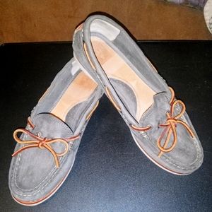 Frye Quincy Bow Tie Loafers in Slate color, size 6.5. womens